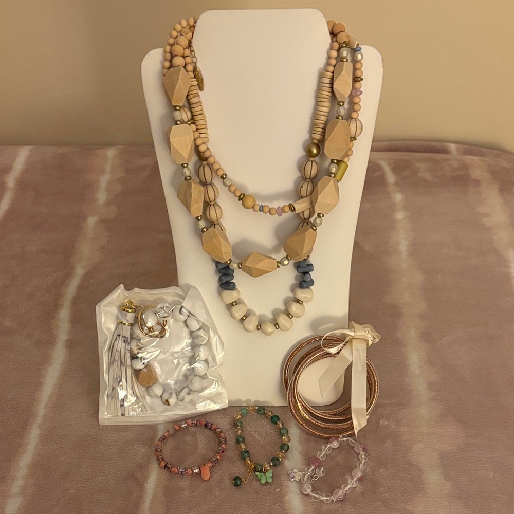 Plunder Layered Natural Wood Bead Necklace Set in Beige and Cream